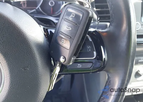 2018 Volkswagen Beetle 2.0T Coast/2.0T S из США, поврежденный, VIN 3VWFD7AT6JM716994